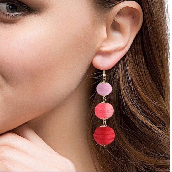 5/$25 Boho Blue Ombré Earrings Gold Colored Accents - Picture 3 of 3